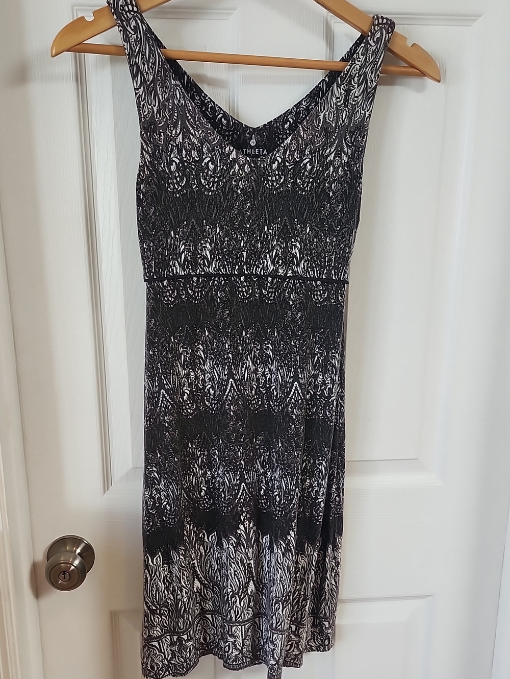Athleta Black & White Patterned V-Neck Midi Dress
